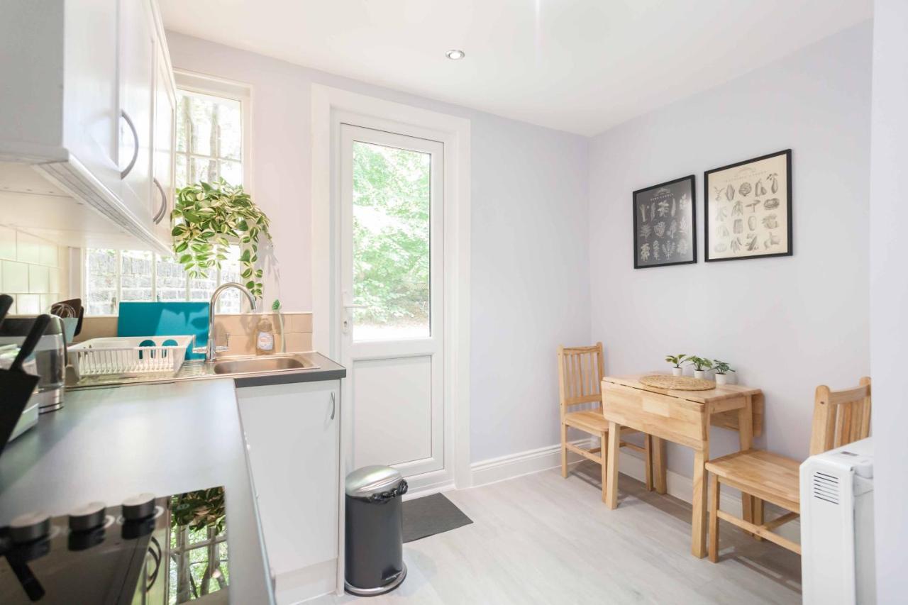 Apartment Superb Apts In Earls Court *
