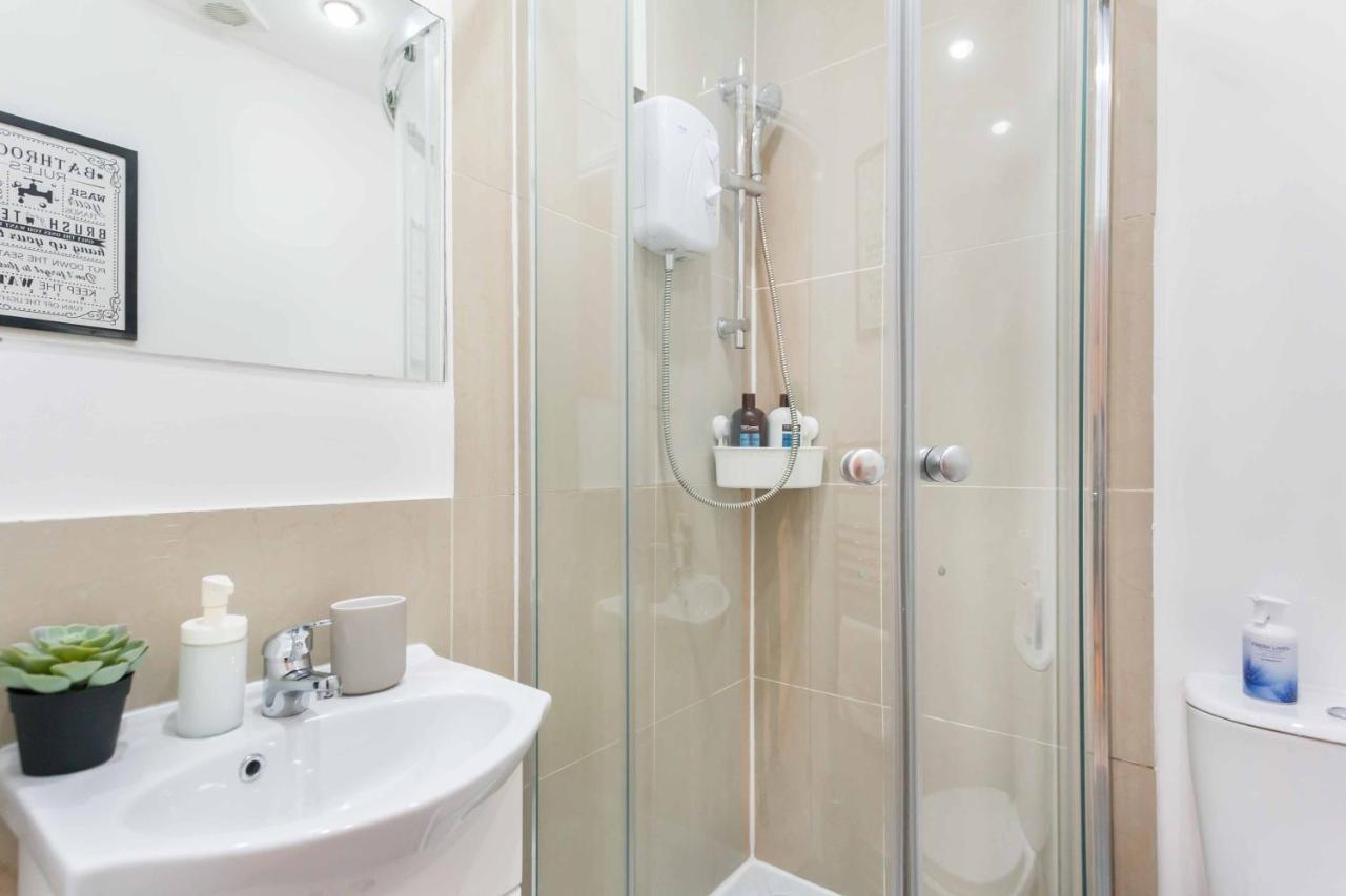 Superb Apts In Earls Court Apartment London