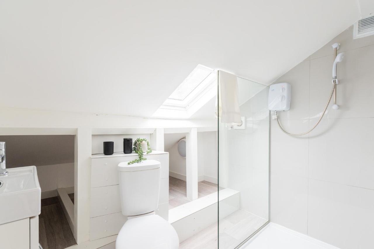 Apartment Stylish Near Kensal