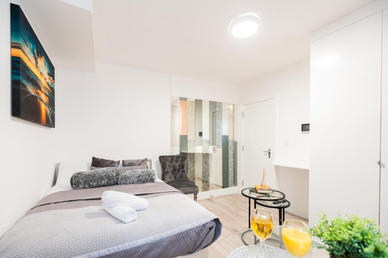 Stylish Near Kensal Apartment London