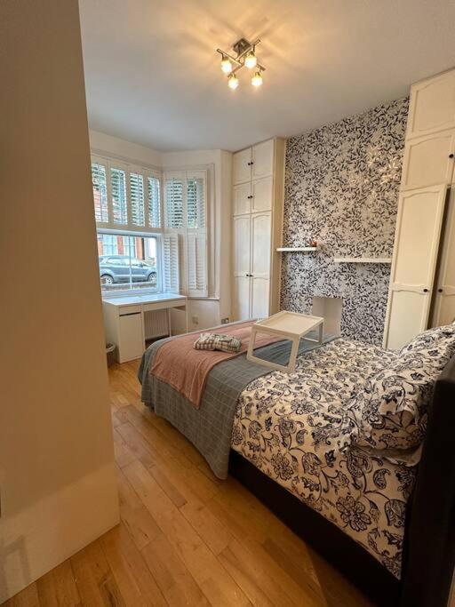 Cozy 2 Bed Flat ! Amazing Bath! Apartment