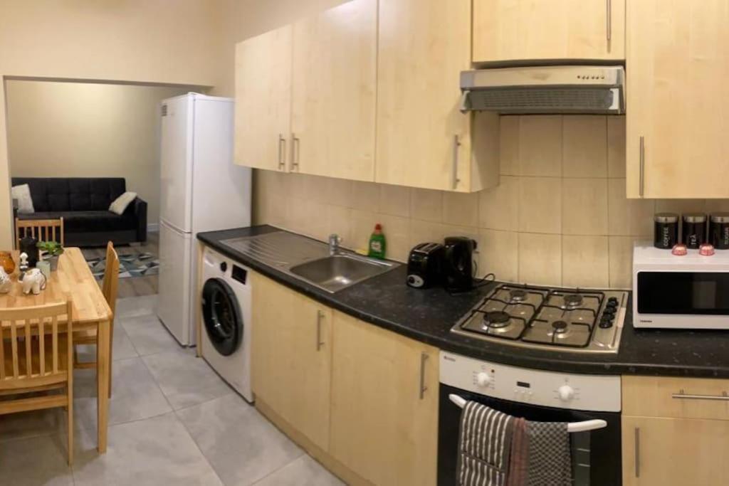 Apartment Flat 11 Brixton Hill, 1 Bedroom, 1 Bathroom Flat London