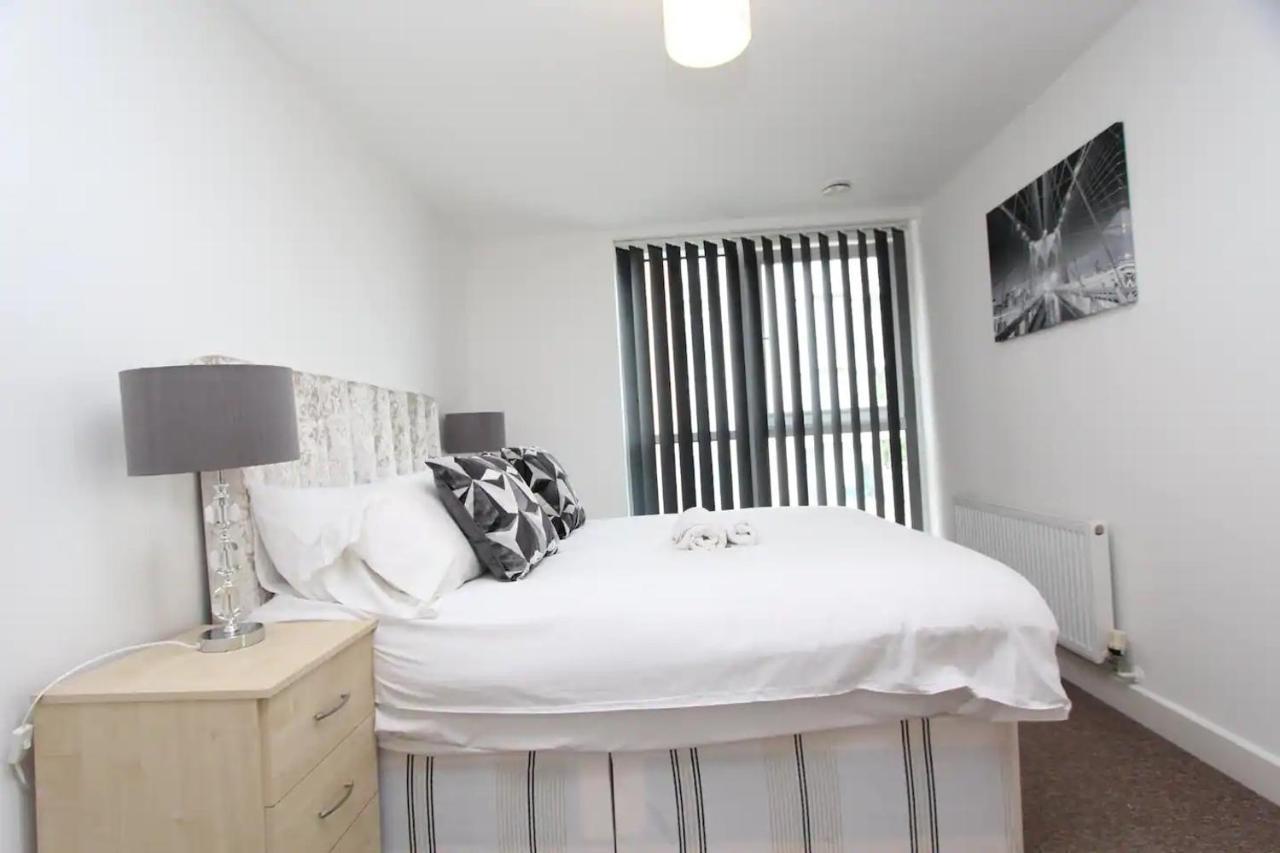 1 Bedroom With Dock Views In E16 London