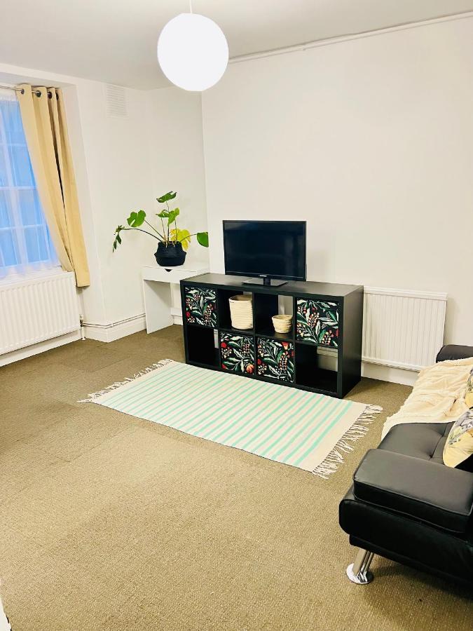 Apartment Centrally Located Modern Flat