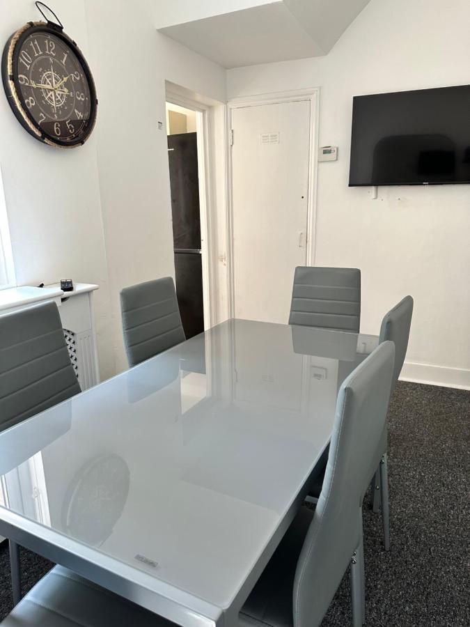 Сasa de vacaciones 3 Bedroom House With Garden In Tottenham *