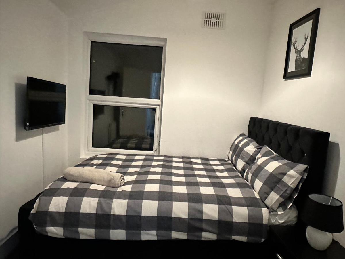 Feriehus 3 Bedroom House With Garden In Tottenham London