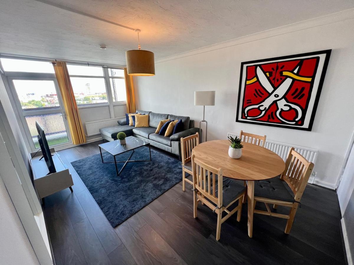 New Tower Bridge , Canada Water 2 Bedroom Flat With A View * Londen