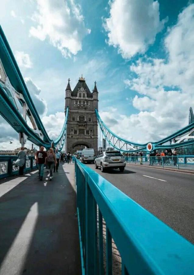 Appartement New Tower Bridge , Canada Water 2 Bedroom Flat With A View *