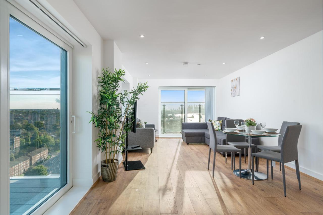 Skyvillion - River Thames Floor By Woolwich Ferry, Mins To Excel, O2 Arena , Airport With Parking Apartment