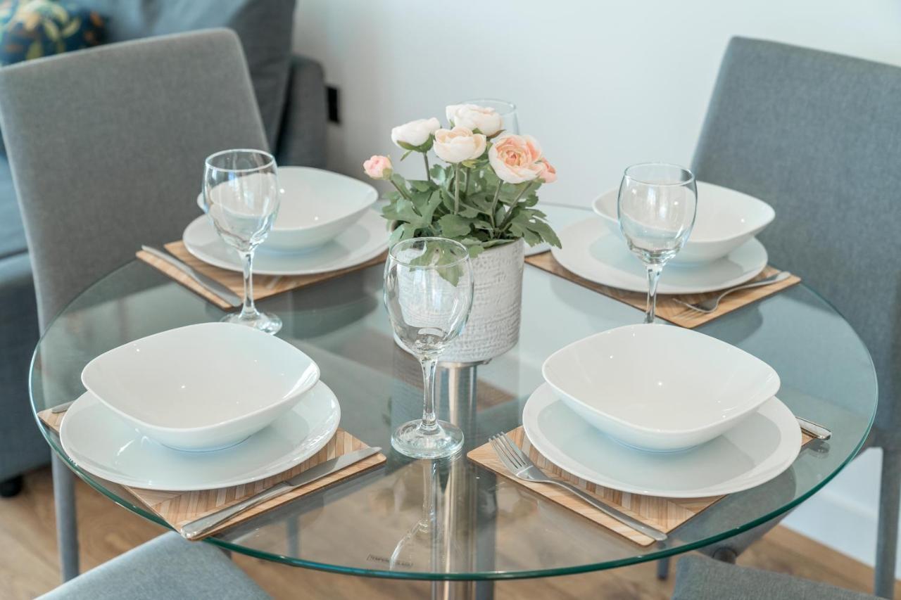 Skyvillion - River Thames Floor By Woolwich Ferry, Mins To Excel, O2 Arena , Airport With Parking Apartment