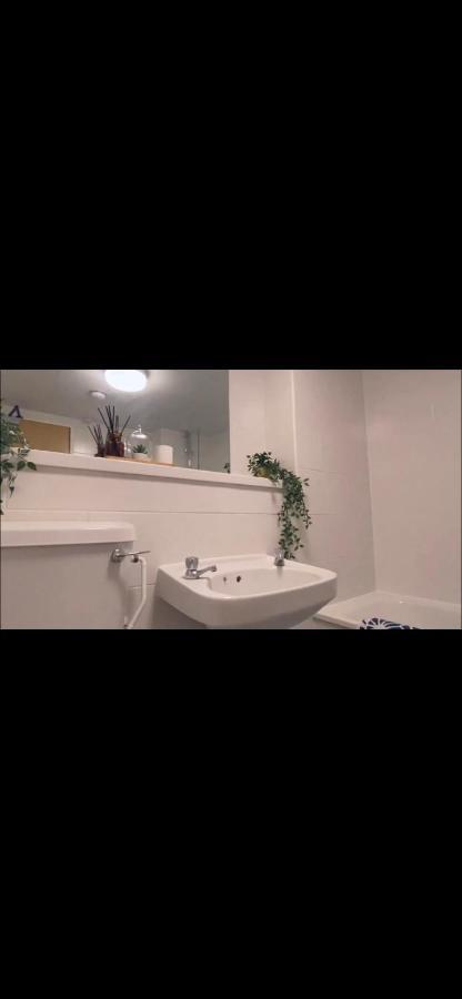 Hostel Great Private With Shared Bathroom -sleeps 2 -westminster Quick Links