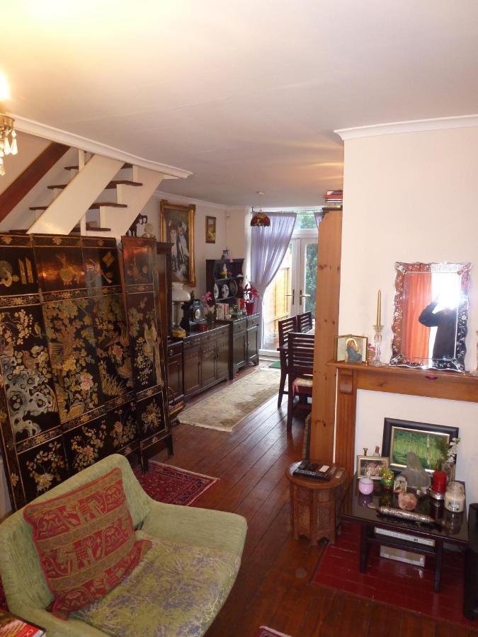 House O' Books Bed & Breakfast *