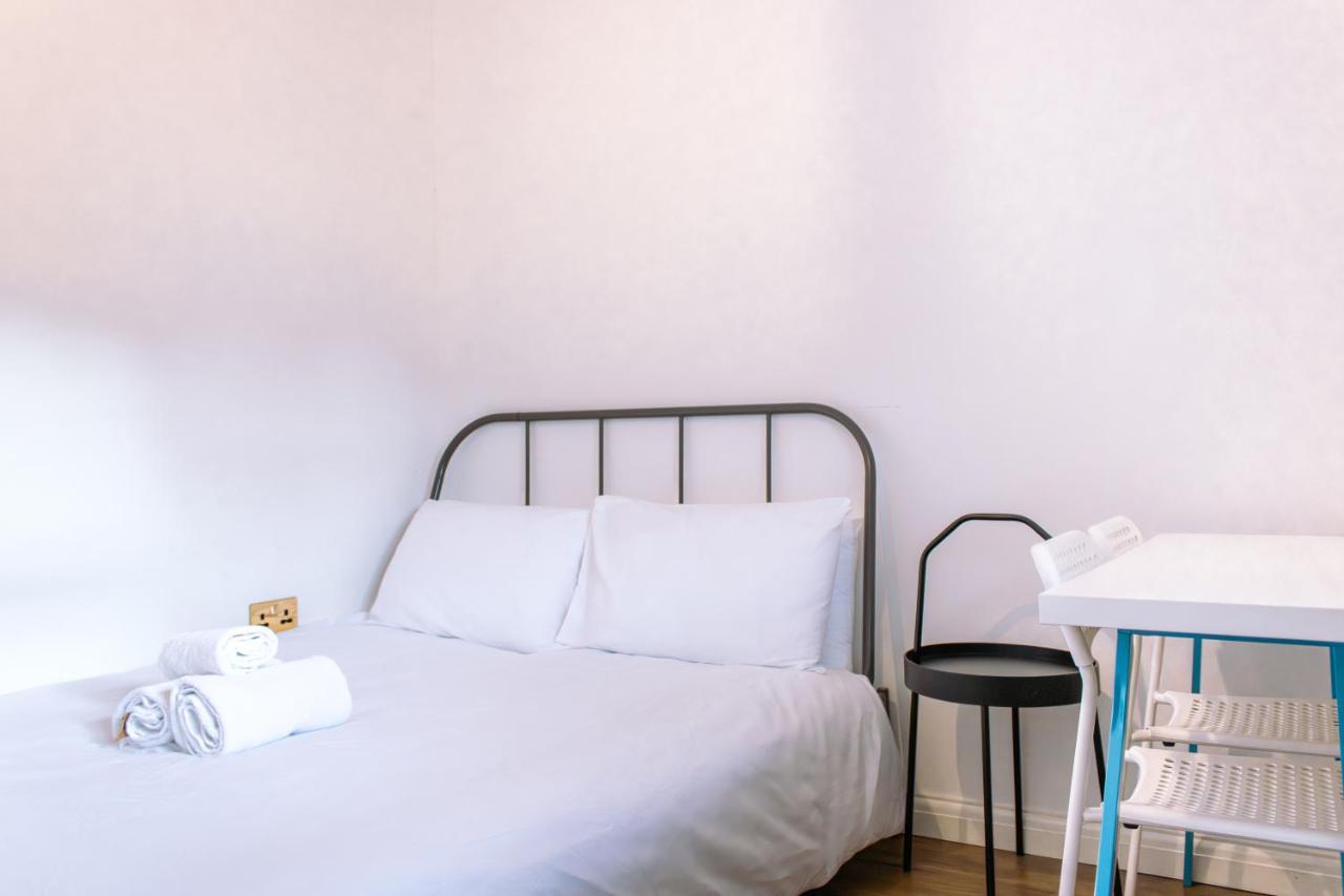 Appartement 4 Bedroom Near Centre 2-min Walk To Metro !! Business & Family Friendly!!