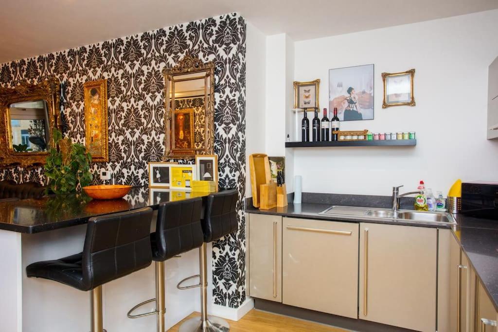 Appartement Unique & Welcoming 2bd Flat In Limehouse Londen