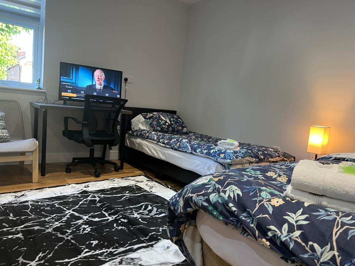 Grand Bleu - - Next To Piccadilly Line Tube Station & Brand New Facilities 4* Londen