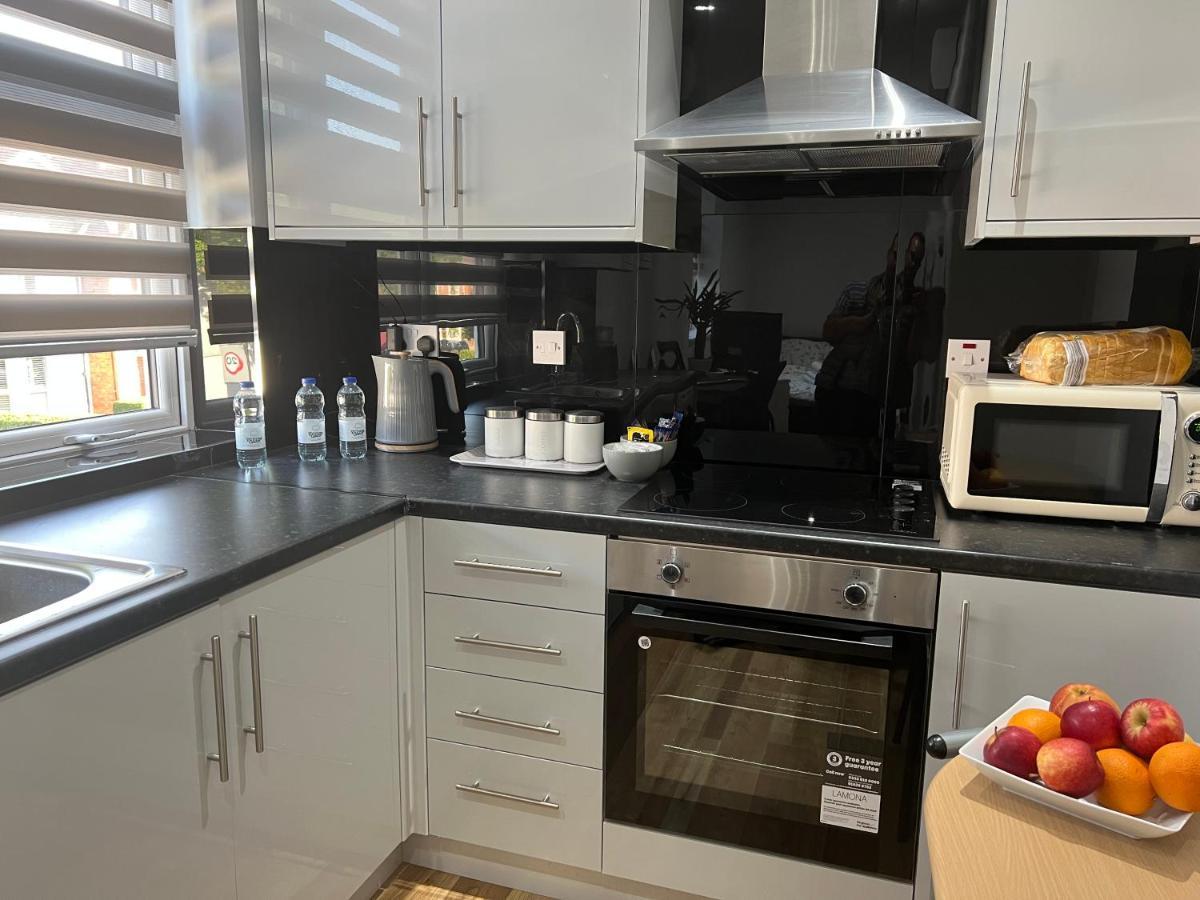 Hotel Grand Bleu - - Next To Piccadilly Line Tube Station & Brand New Facilities Londen