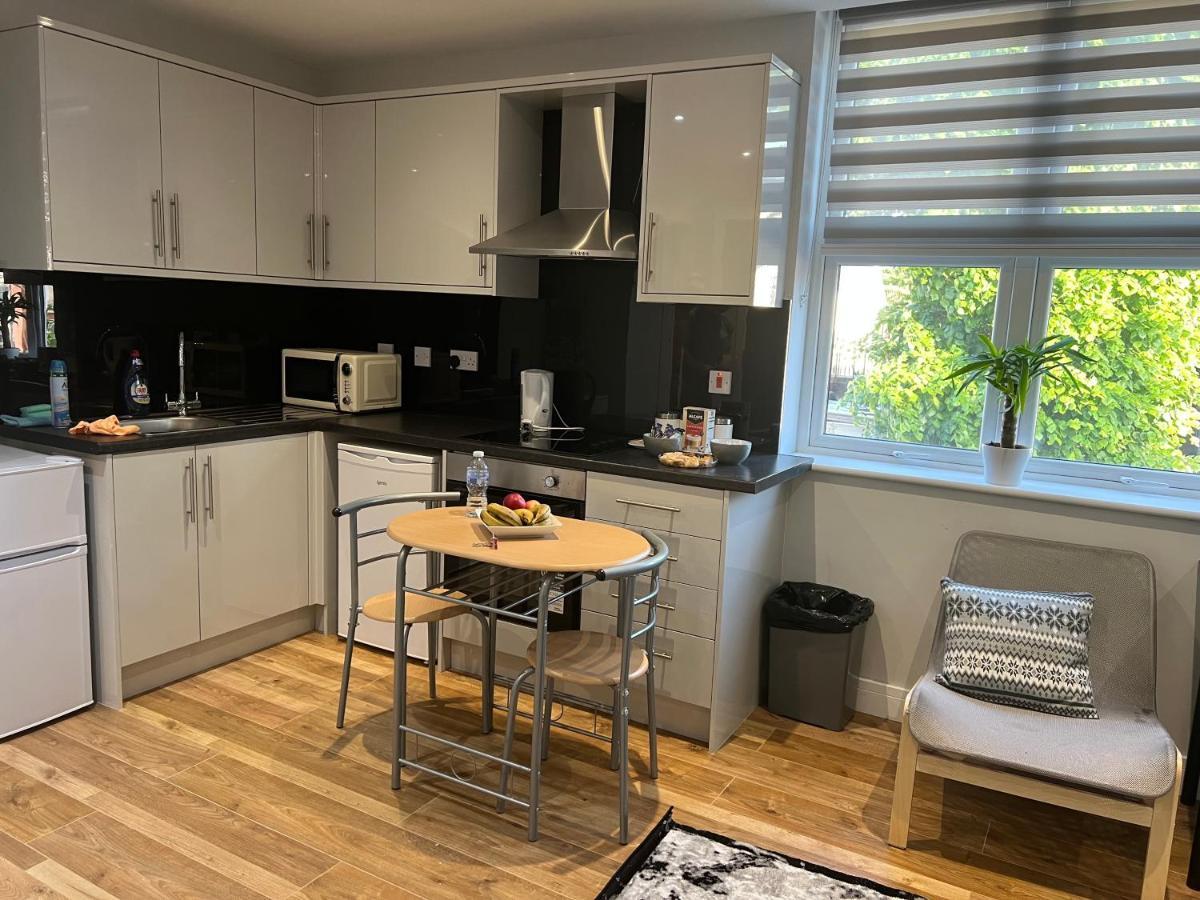 Grand Bleu - - Next To Piccadilly Line Tube Station & Brand New Facilities Hotell