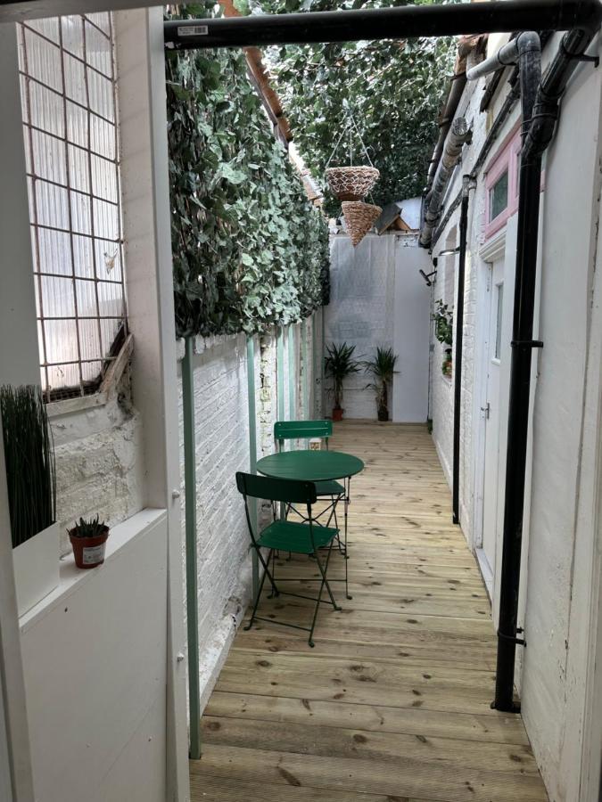 Acton High Street Apartment London