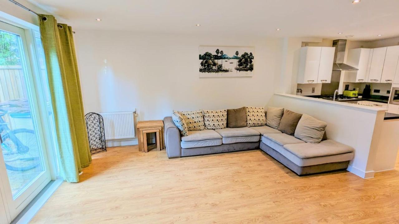 3 Bedroom House In Camberwell London
