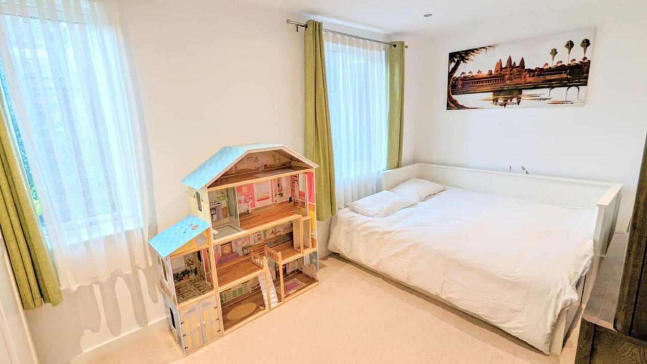 3 Bedroom House In Camberwell Holiday home *