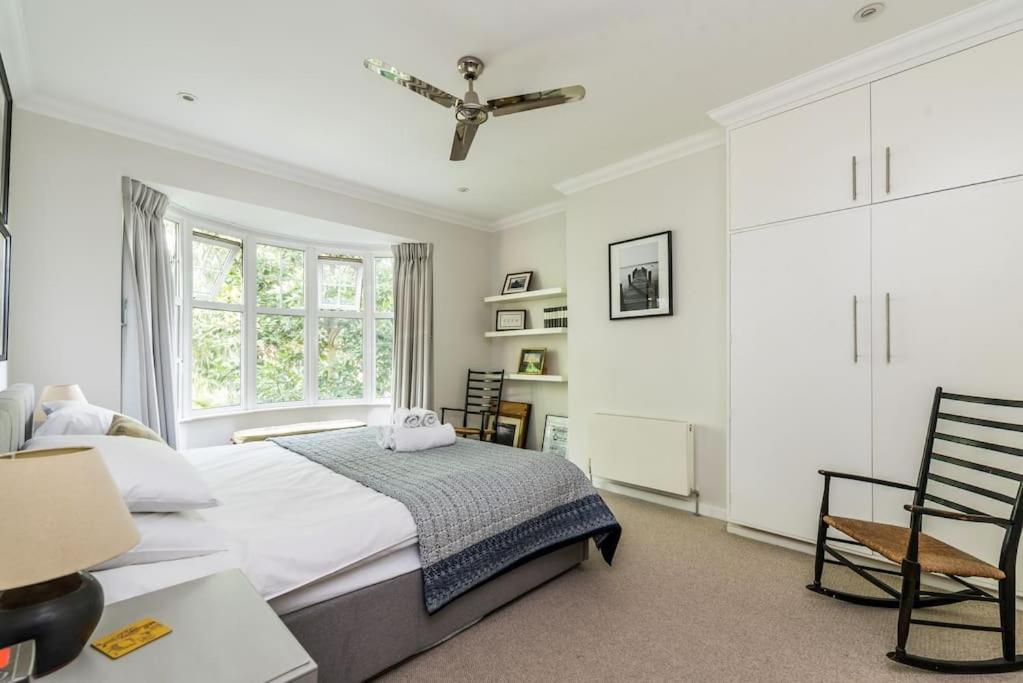Modern And Spacious 2 Bed In Brixton *