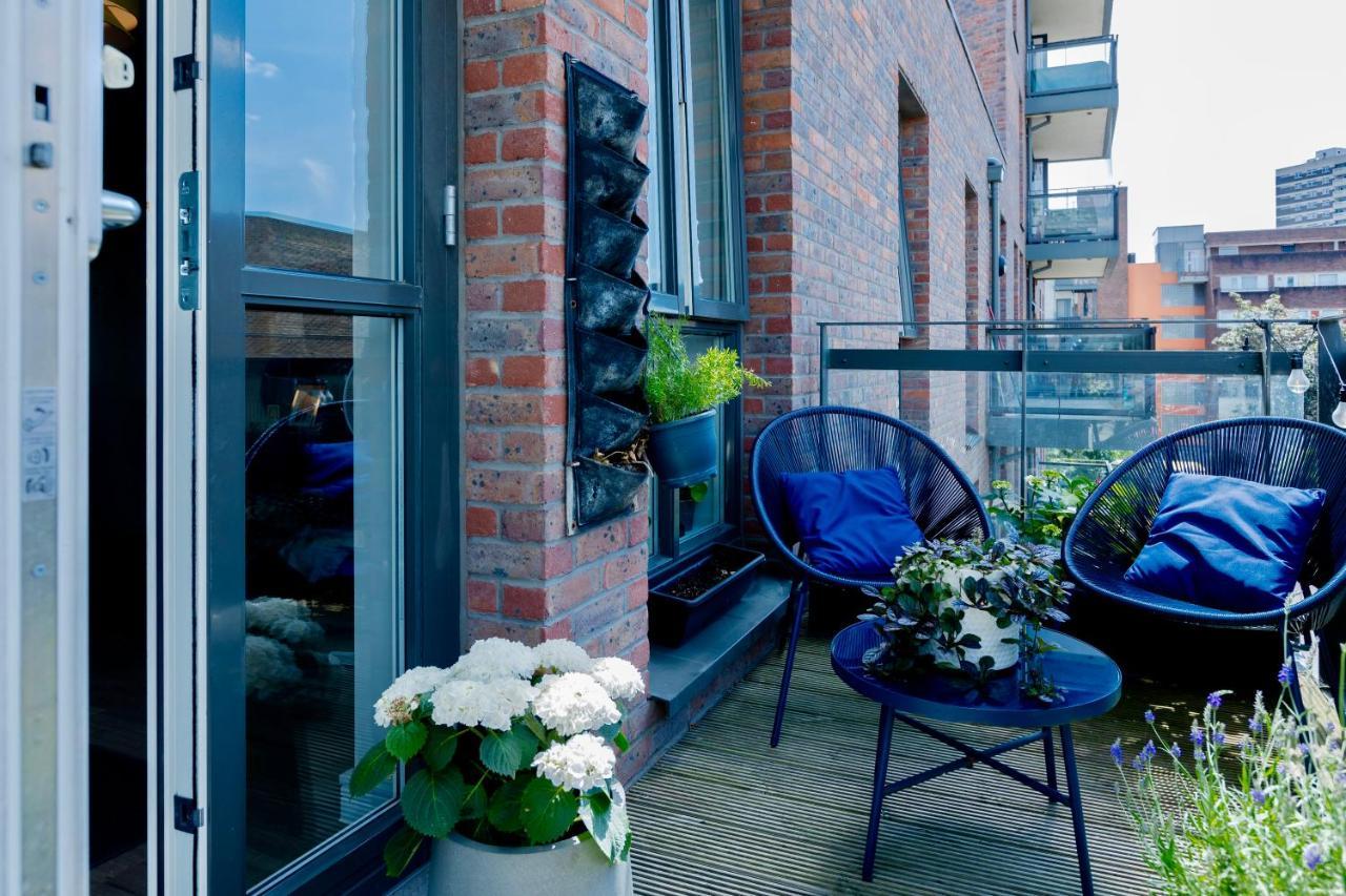 Modern 1 Bedroom Flat Wbalcony Near Canary Wharf *