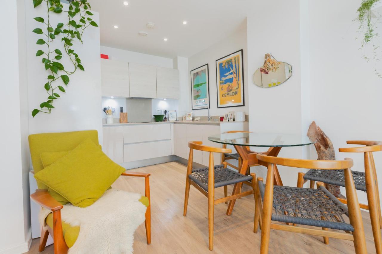 Apartment Modern 1 Bedroom Flat Wbalcony Near Canary Wharf London