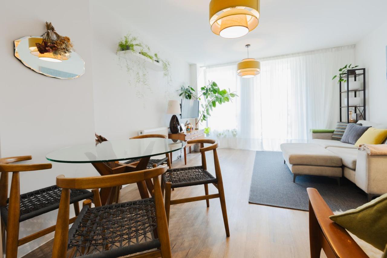 Modern 1 Bedroom Flat Wbalcony Near Canary Wharf