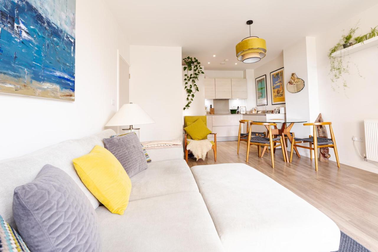 Modern 1 Bedroom Flat Wbalcony Near Canary Wharf