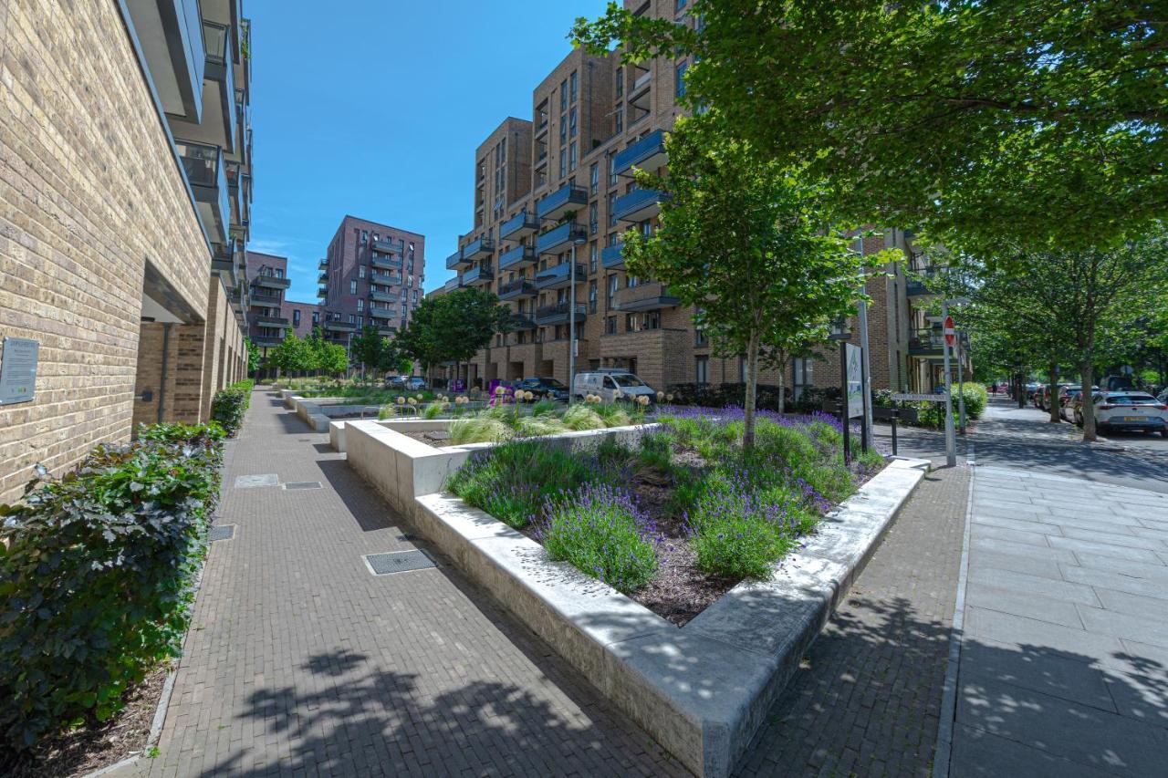 Modern 1 Bedroom Flat Wbalcony Near Canary Wharf