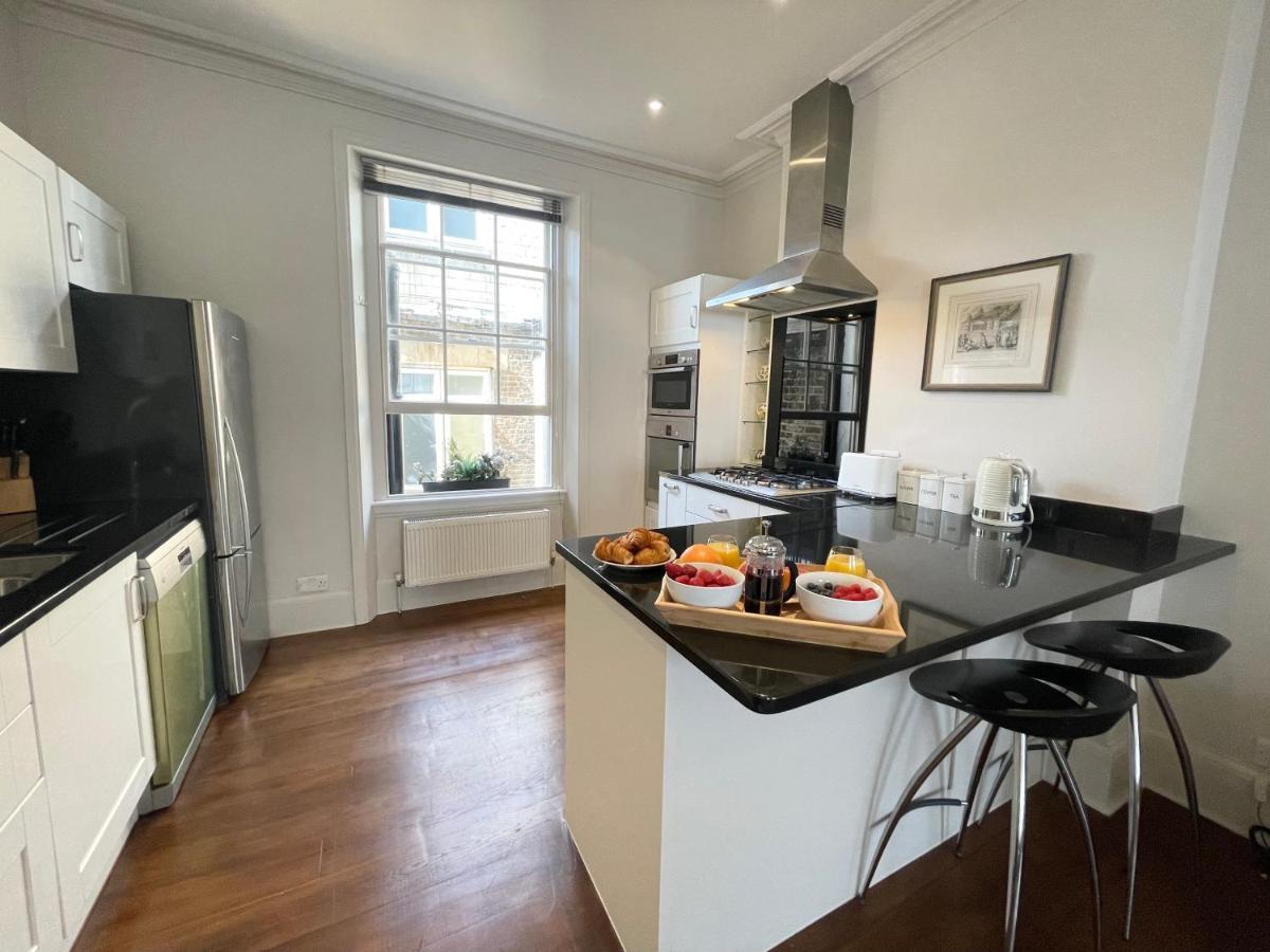 Victoria Maisonette * London