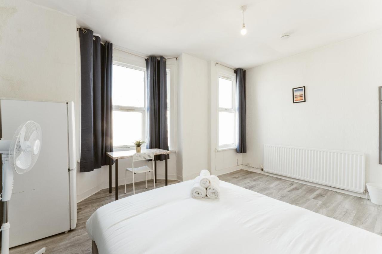 Leyton Comfy Double -50 Guest house
