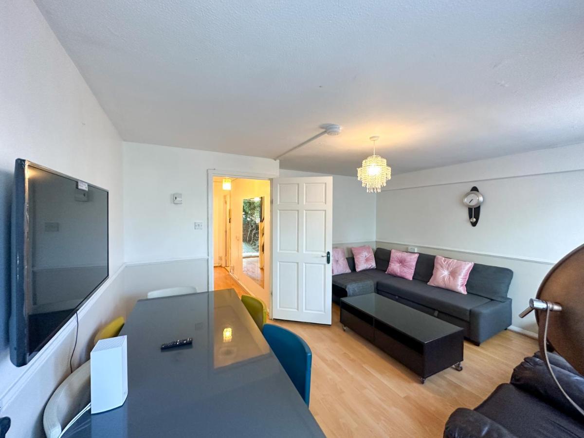 36 O'leary Square London
