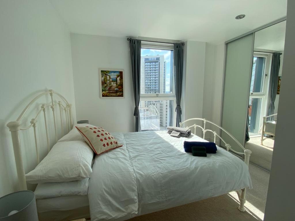 Apartment Morden 2bed2bath Zone2 City/river View London