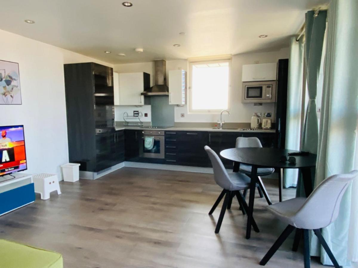 Morden 2bed2bath Zone2 City/river View Apartment London