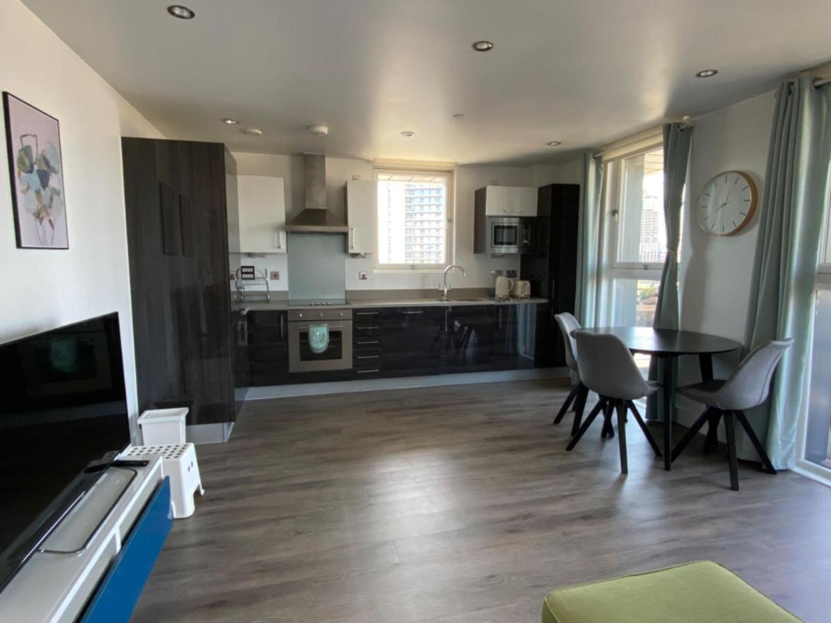 Morden 2bed2bath Zone2 City/river View Apartment London