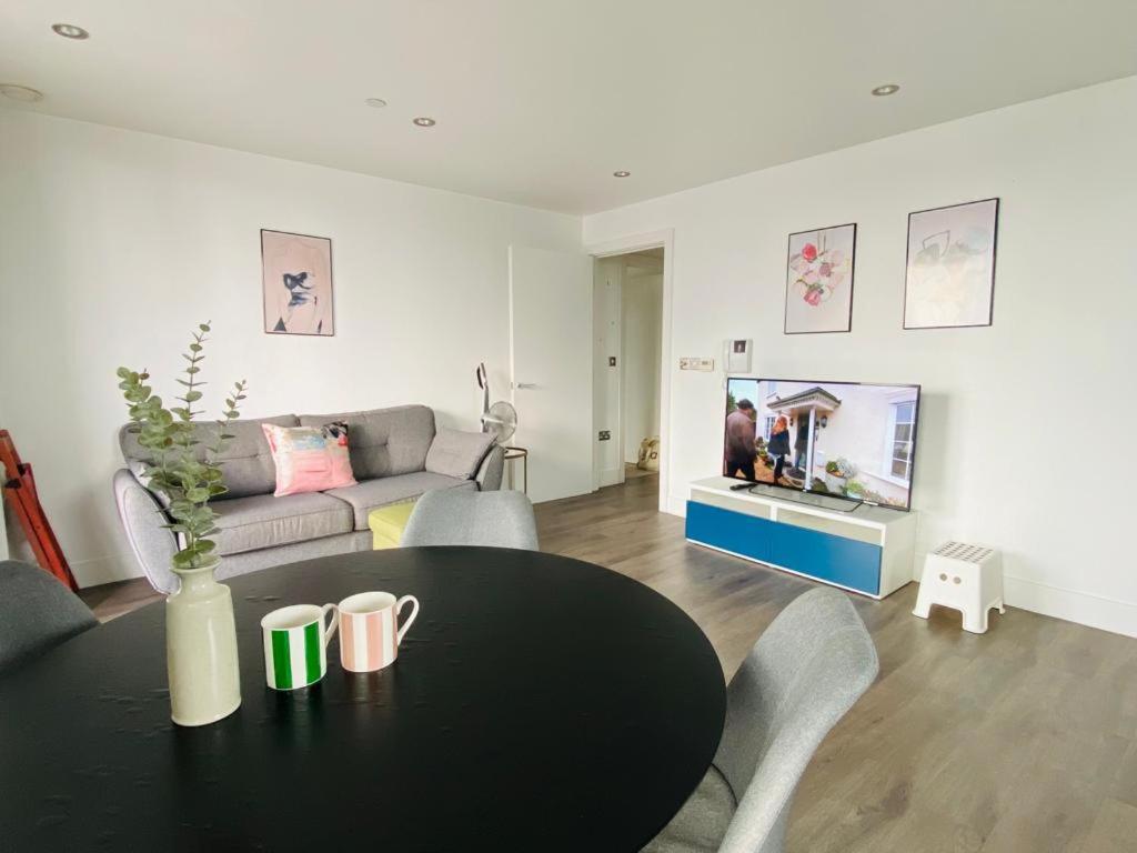 Apartment Morden 2bed2bath Zone2 City/river View *