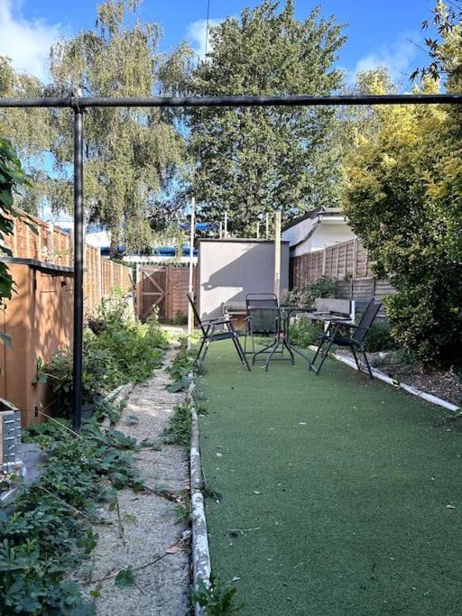 Apartment 18 Min To 5 Min Walk To Abby Wood