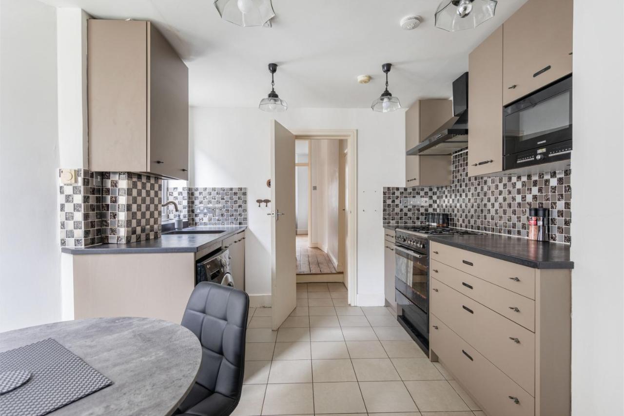 Charming 1 Bed Flat W Courtyard In