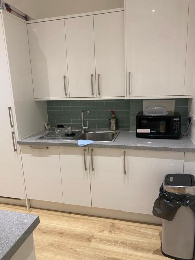 Stunning 1-bed In Apartment *