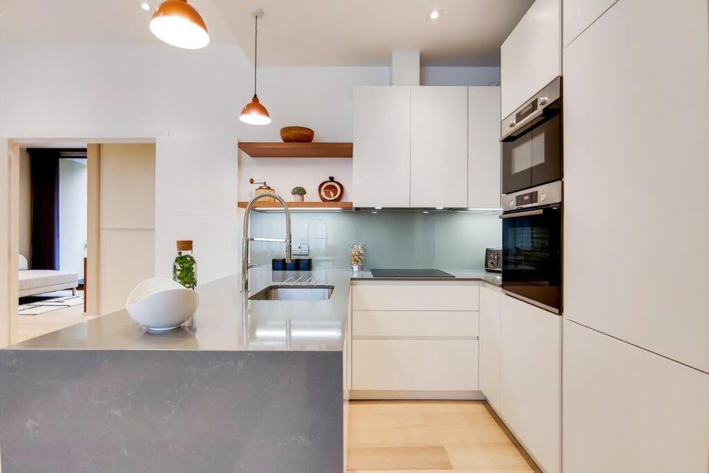 11 Borough - Bright & Spacious 2-bed Near Bridge Apartment London