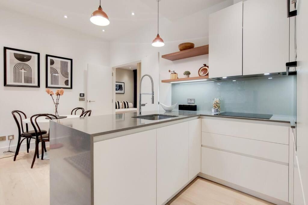 11 Borough - Bright & Spacious 2-bed Near Bridge Apartment London