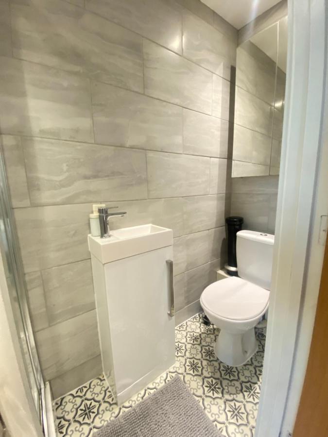 Gjestgiverier Cozy En-suite Near Stratford *