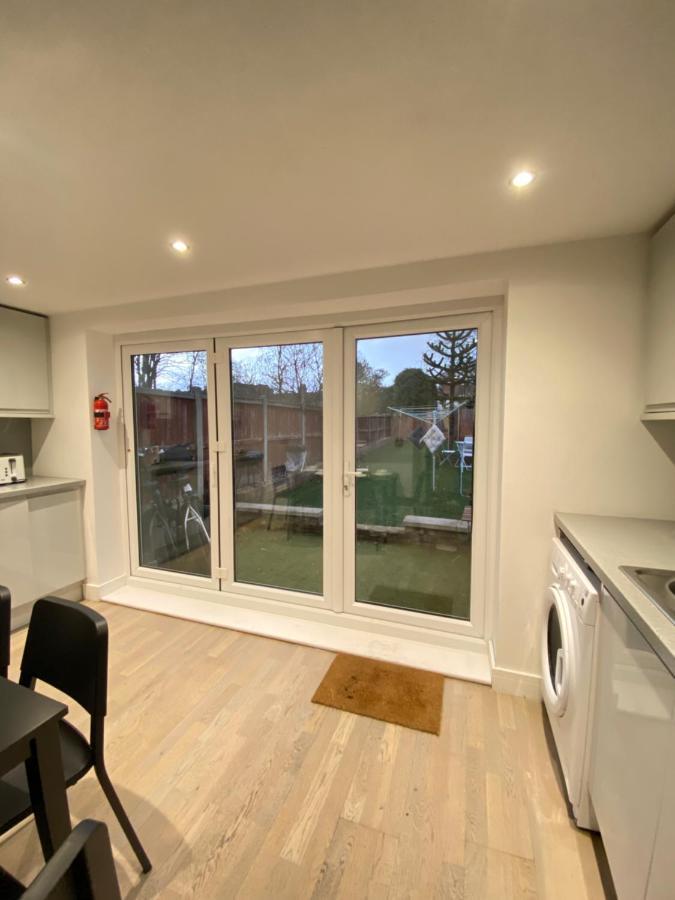 Cozy En-suite Near Stratford Gjestgiverier *