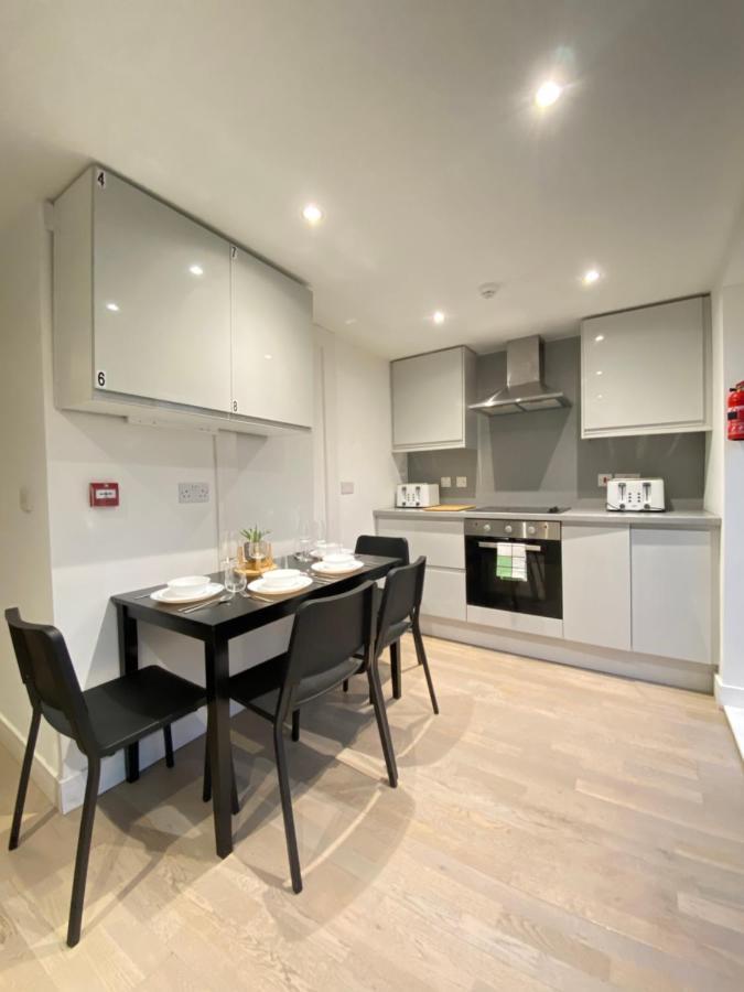 Cozy En-suite Near Stratford Gjestgiverier London