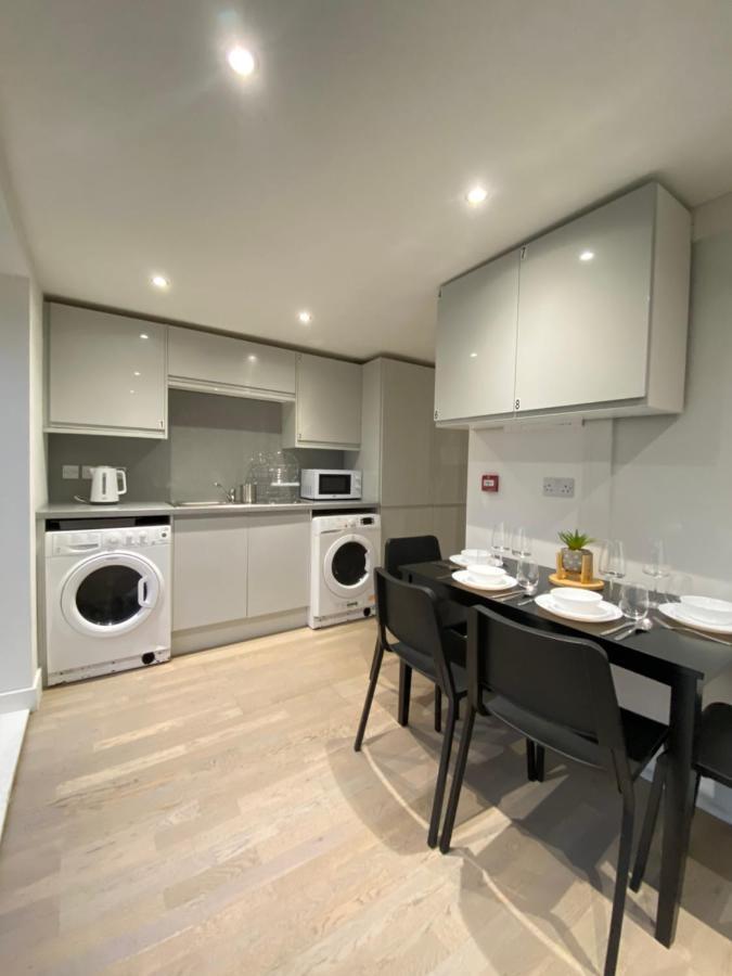 Cozy En-suite Near Stratford Gjestgiverier London