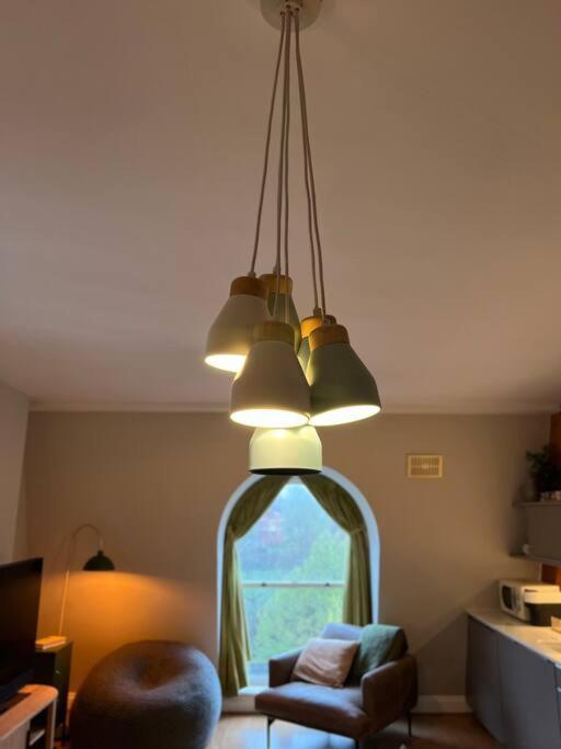 Peaceful Bright City Hide Away With Parking Leilighet London