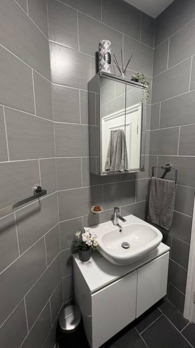 Leilighet Peaceful Bright City Hide Away With Parking