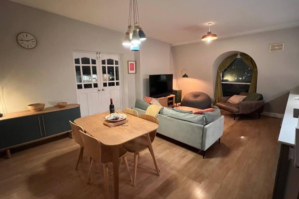 Leilighet Peaceful Bright City Hide Away With Parking London