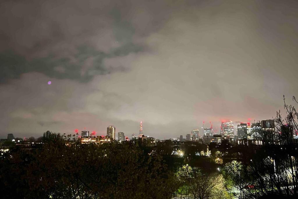 Peaceful Bright City Hide Away With Parking Leilighet London